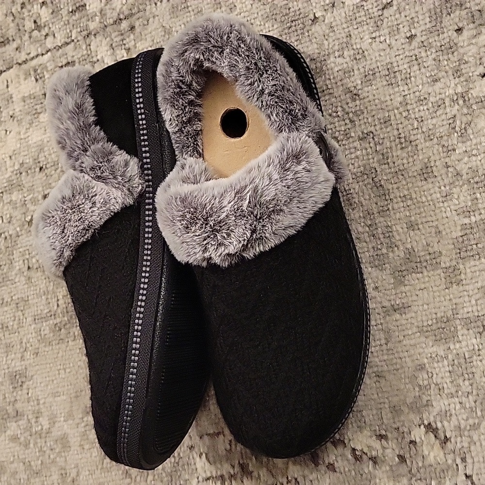 Woman's slippers size 7.5